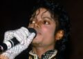 A trajetória da luva de cristais de Michael Jackson e seu impacto no mercado de colecionadores 2 A trajetória da luva de cristais de Michael Jackson e seu impacto no mercado de colecionadores