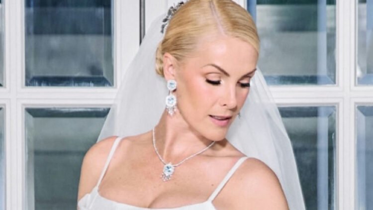 Ana Hickmann aposta em vestido de tafetá para oficializar união com Edu Guedes em São Paulo 1 Ana Hickmann aposta em vestido de tafetá para oficializar união com Edu Guedes em São Paulo