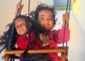 Aretha Oliveira encanta fãs ao mostrar filha com boneca de Chiquititas