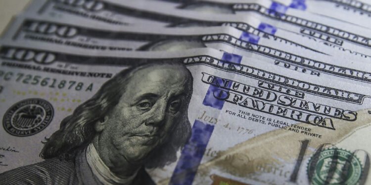 Dólar fecha em queda e Ibovespa encerra setembro com alta expressiva
