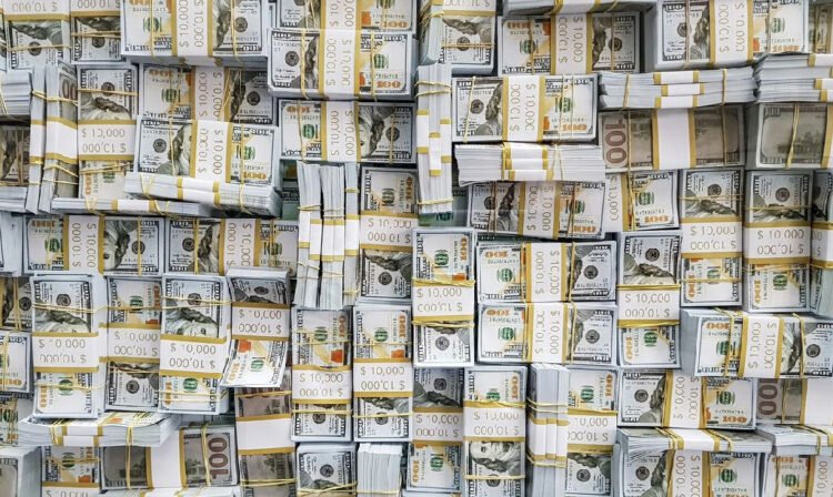 Dólar sobe e se aproxima de R$ 5,20 em dia de instabilidade nos mercados