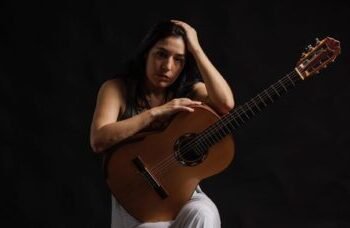 Elodie Bouny celebra indicação ao Grammy Latino e estreia nova ópera