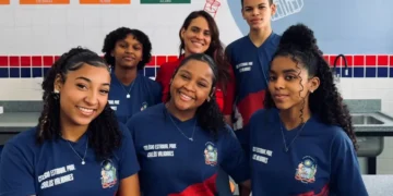 estudantes de colégio estadual de Santa Bárbara