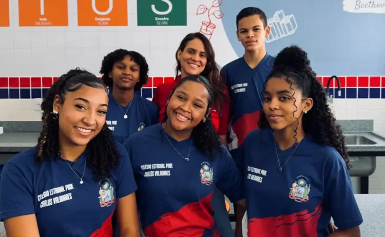 estudantes de colégio estadual de Santa Bárbara