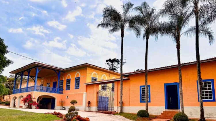 Fazenda histórica de Edu Guedes ganha vila italiana para casamento