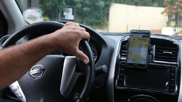 Governo torna permanente crédito para taxistas e motoristas de aplicativo
