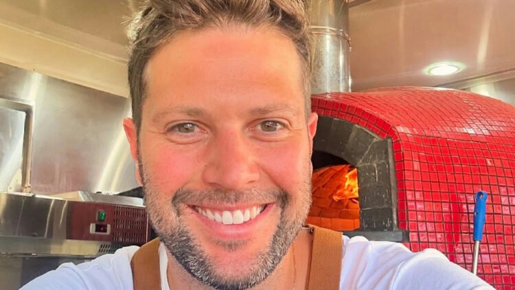 Gustavo Leão celebra cidadania americana após deixar a TV brasileira