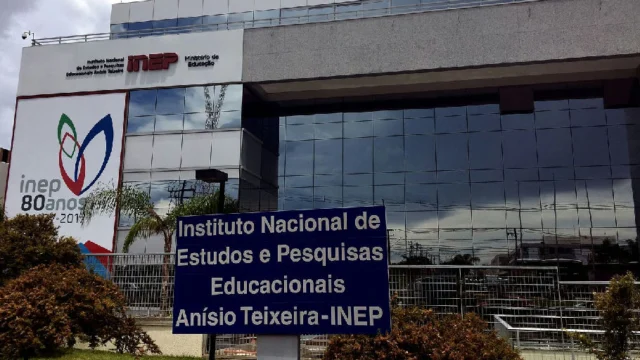 Inep libera cartões de confirmação para o Enamed e o Revalida 2026