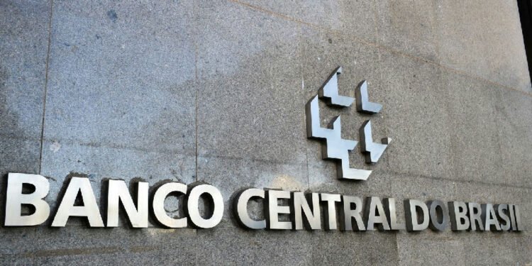 Inflação: mercado financeiro ajusta projeção para 5% em 2026