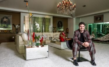 João Liberato fala sobre carreira na TV e gestão do legado do pai 1 João Liberato fala sobre carreira na TV e gestão do legado do pai