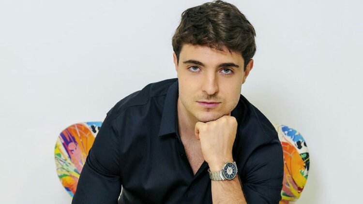 João Liberato revela planos de formar família e seguir legado de Gugu 1 João Liberato revela planos de formar família e seguir legado de Gugu