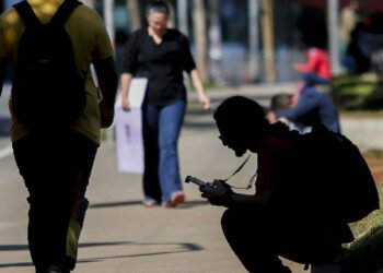 Jovens nem-nem: Brasil registra queda no índice de desocupação escolar