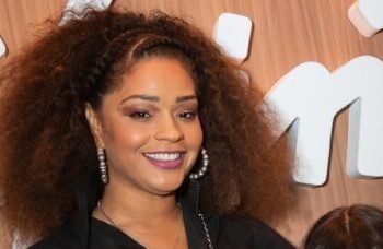 Juliana Alves curte Rock in Rio em rara aparição pública com a família