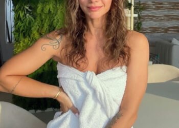 Kelly Key adota visual natural aos 43 anos e questiona padrões
