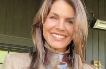 Lori Loughlin retorna às redes sociais após sete anos de afastamento por escândalo