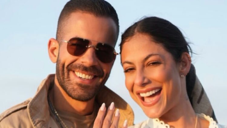 Mari Gonzalez e Pipo Marques celebram noivado com fotos na África