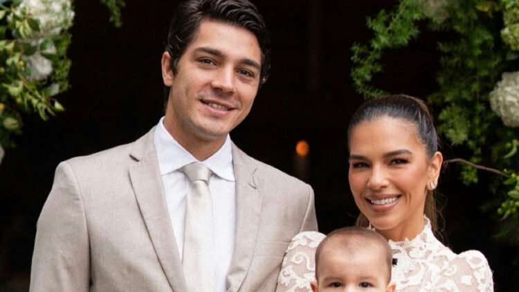Mariana Rios encanta seguidores ao compartilhar fotos do batizado do filho