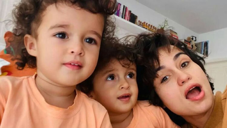 Nanda Costa revela desafios da maternidade de gêmeas