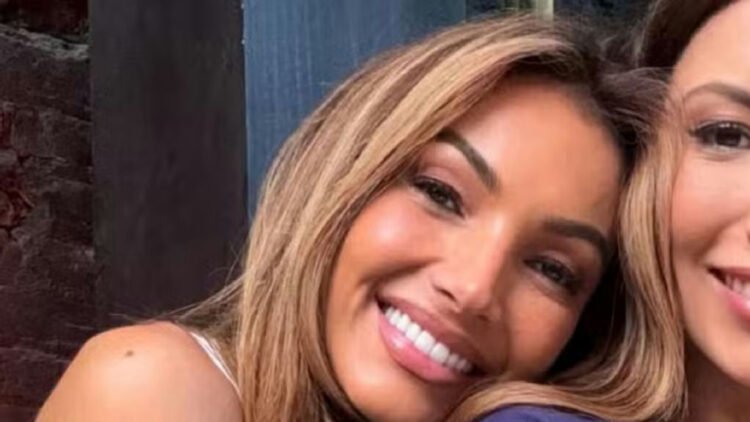 Patrícia Poeta posa com a irmã e semelhança física surpreende fãs