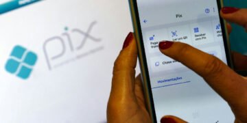 PIX ganha novas regras para segurança, cobrança híbrida e contas-salário