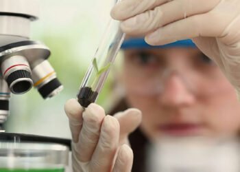 Prêmio Carolina Bori abre inscrições para jovens cientistas brasileiras