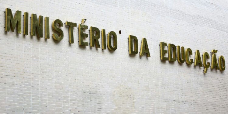 Pronatec abre 1.580 vagas gratuitas em cursos de qualificação profissional