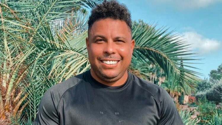 Ronaldo Fenômeno celebra 50 anos e reúne os quatro filhos em foto rara