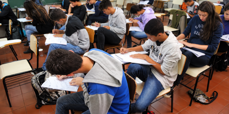 alunos numa sala de aula