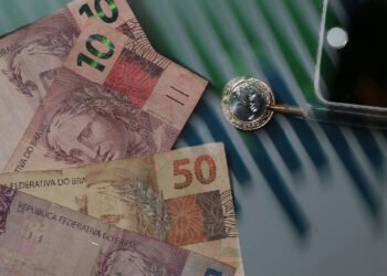 Selic cai para 13,75% ao ano com foco em desaceleração econômica