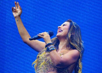 Simone Mendes exibe luxo em mansão paradisíaca localizada em Orlando