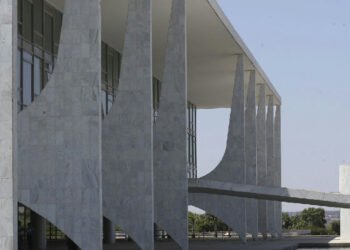 Taxa das blusinhas: Lula sanciona lei que zera imposto para compras de até US$ 50