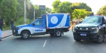 Carro da Perícia da Polícia Civil e do rabecão