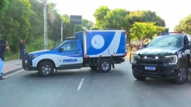 Carro da Perícia da Polícia Civil e do rabecão