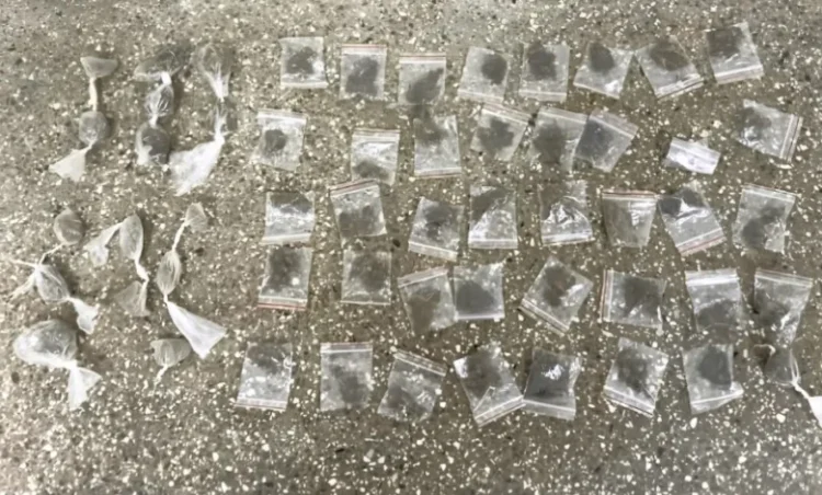 PM apreende 55 porções de maconha e detém três em Saubara 1 drogas apreendidas em saubara