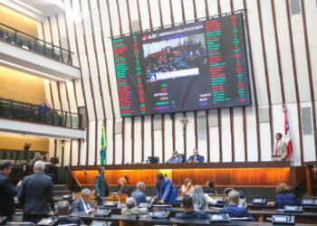 plenário da Assembleia Legislativa da Bahia - Alba - com deputados durante seção