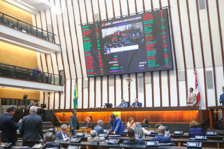 plenário da Assembleia Legislativa da Bahia - Alba - com deputados durante seção