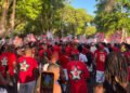 manifestantes nas ruas de Cachoeira em ato pró-Lula