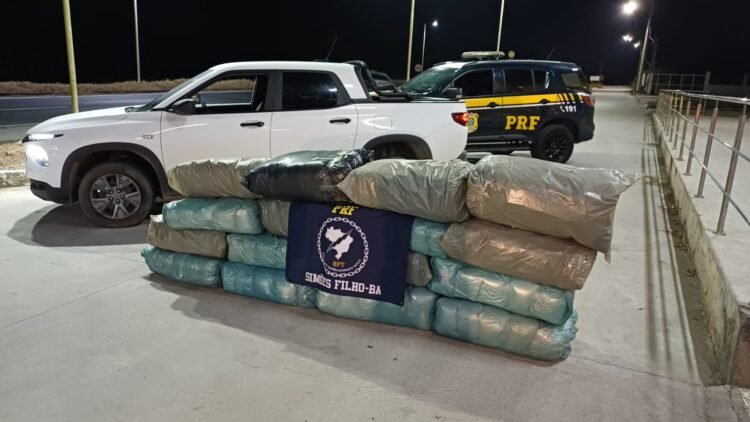 carro apreendido com 140kg de maconha na carroceria