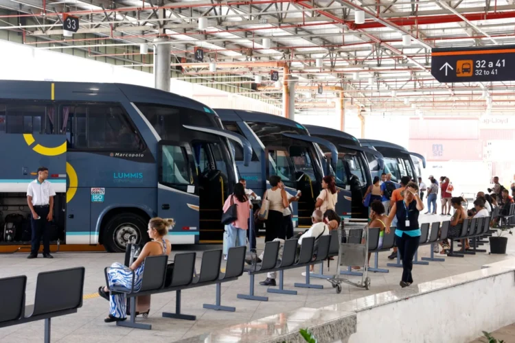 ônibus em rodoviária