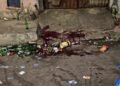 Tiroteio em festa paredão deixa dois feridos em Santo Amaro 2 rua cheia de garrafas de cervejas no chão com manchas de sangue após tiroteio em festa paredão em Santo Amaro