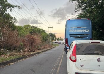 Retorno das praias de Saubara tem trânsito parado