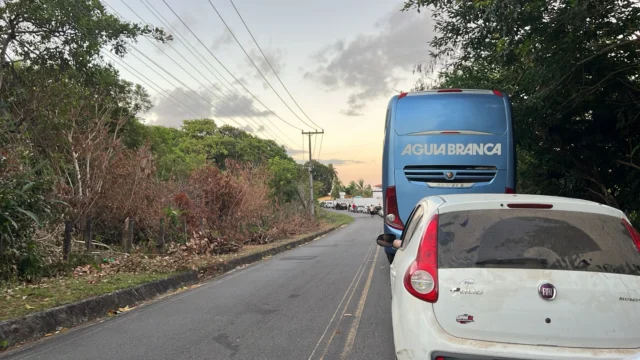 Retorno das praias de Saubara tem trânsito parado