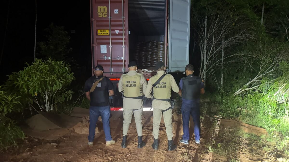 caminhão apreendido com carga de cacau em pó na Bahia