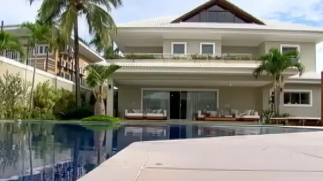 Anitta e a rotina em antiga casa no Rio de Janeiro
