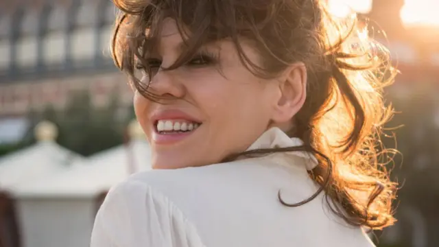 Bárbara Paz relembra romance duradouro com o cineasta Héctor Babenco