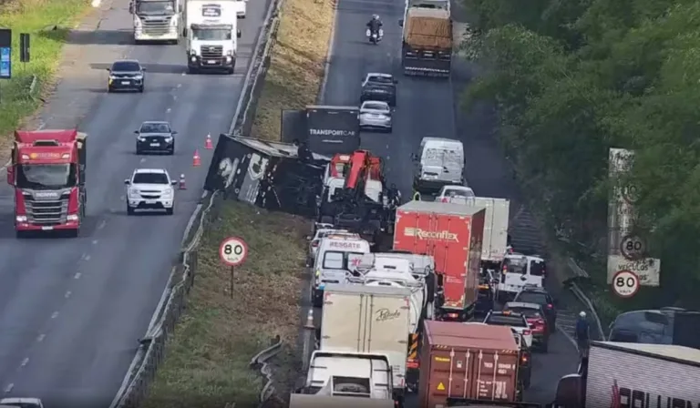 BR-324 registra novo acidente perto do viaduto do Bessa 1 acidente na BR-324