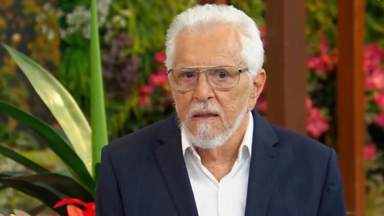 Carlos Alberto de Nóbrega passa por cirurgia cardíaca em São Paulo