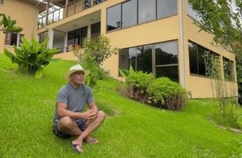 Conheça a casa de campo de Rick, refúgio rústico no interior de Santa Catarina