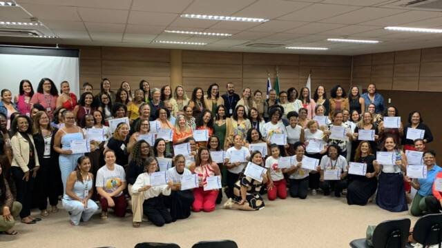 Cuidador de idosos: Bahia forma primeira turma com 42 profissionais
