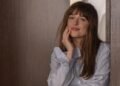Dakota Johnson escolhe mansão arborizada para viver com privacidade 2 Dakota Johnson escolhe mansão arborizada para viver com privacidade